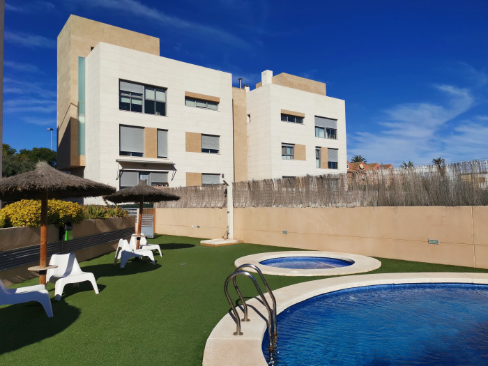 Apartamento de 3 niveles en San Juan de Alicante
