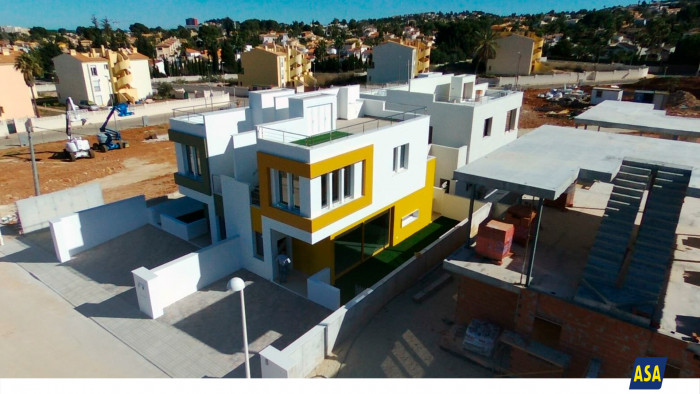 Новые виллы и чалеты в Denia