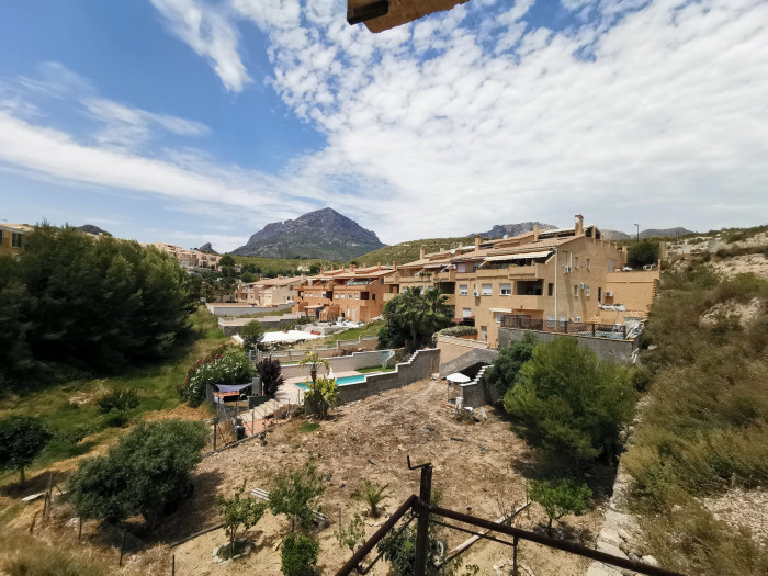 Parcela en La Nucia con la casa