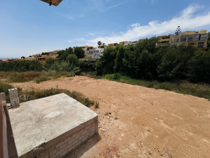 Parcela en La Nucia con la casa