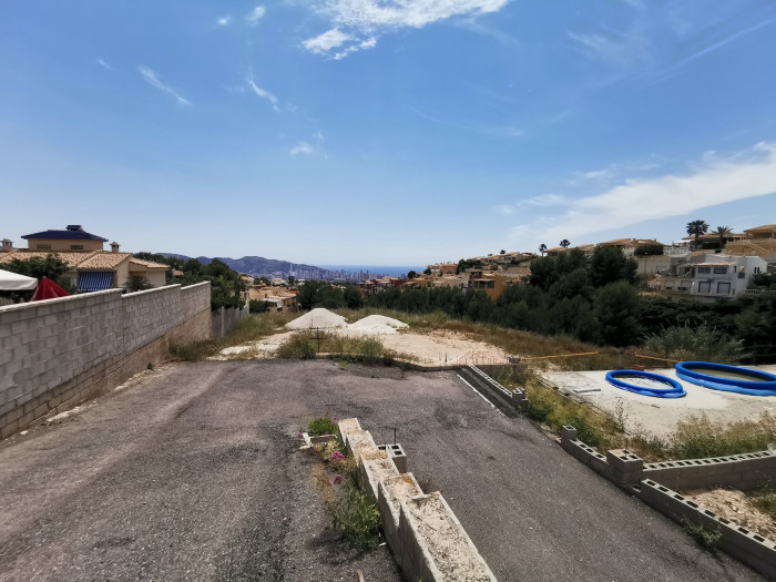 Parcela en La Nucia con la casa
