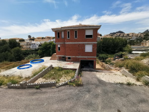 Parcela en La Nucia con la casa