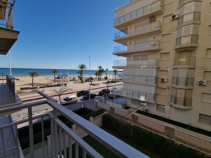 Apartamento, primera línea, en Gandia (se puede hacer albergue)