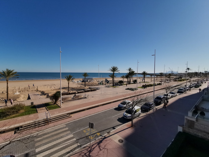 Apartamento, primera línea, en Gandia (se puede hacer albergue)