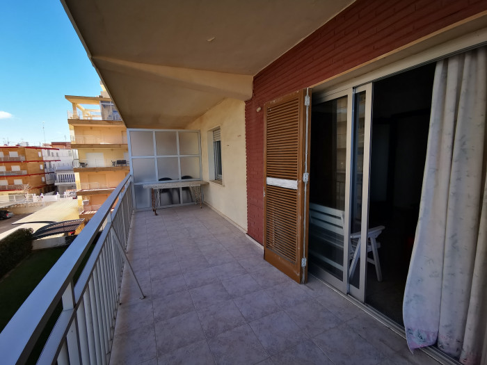Apartamento, primera línea, en Gandia (se puede hacer albergue)