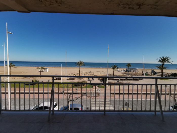Apartamento, primera línea, en Gandia (se puede hacer albergue)