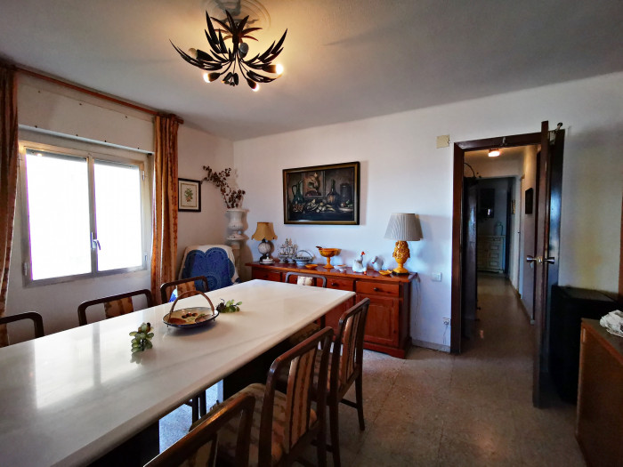 Apartamento, primera línea, en Gandia (se puede hacer albergue)