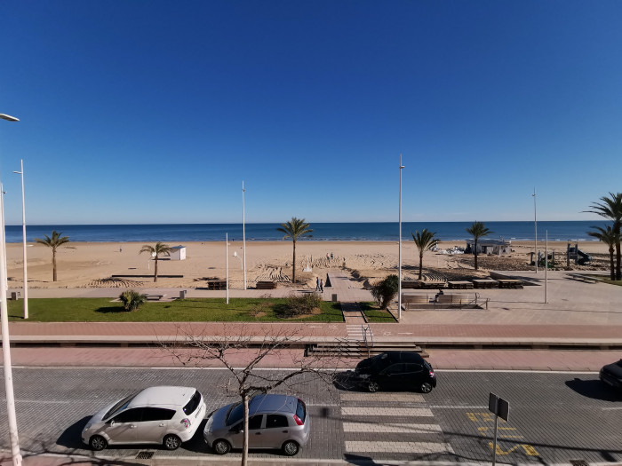Apartamento, primera línea, en Gandia (se puede hacer albergue)