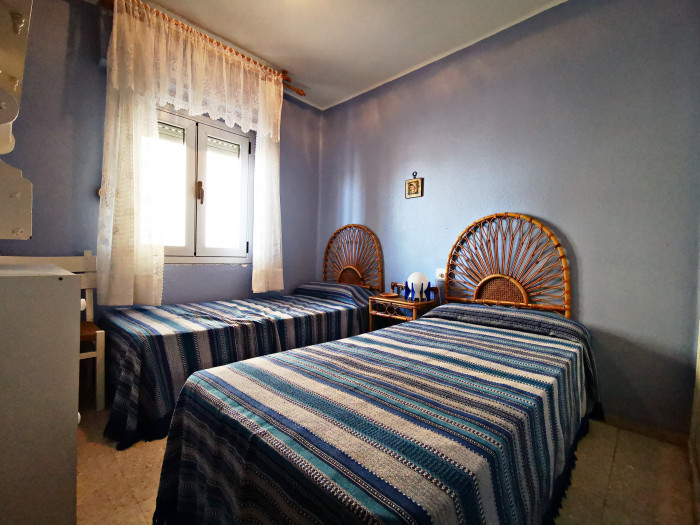 Apartamento, primera línea, en Gandia (se puede hacer albergue)