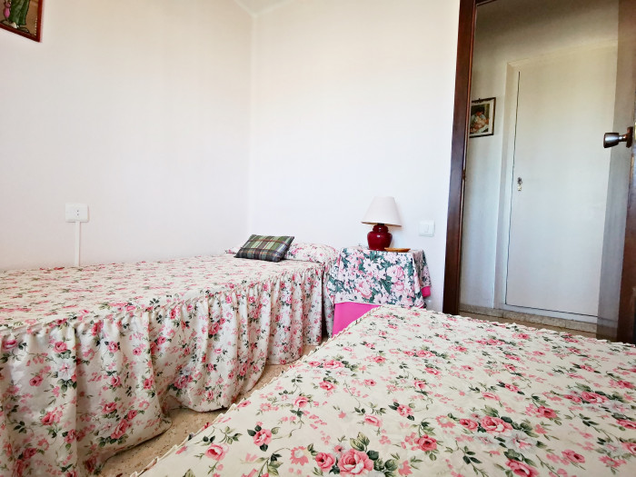 Apartamento, primera línea, en Gandia (se puede hacer albergue)