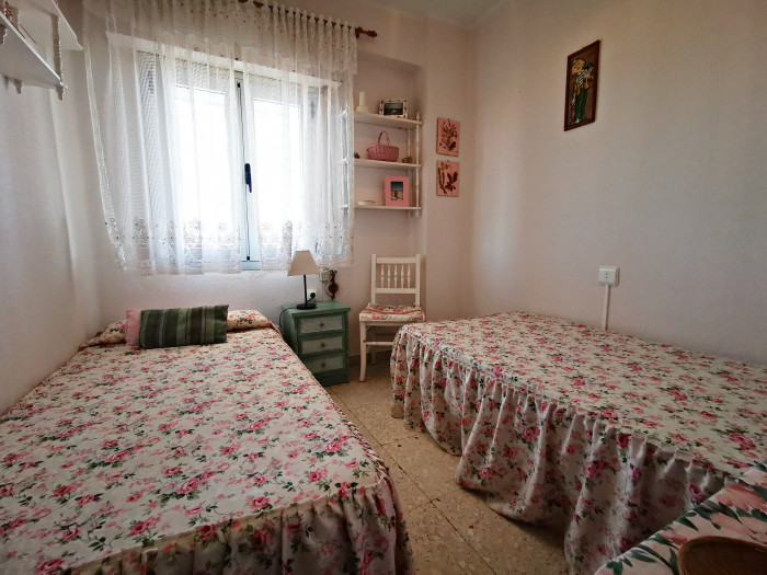 Apartamento, primera línea, en Gandia (se puede hacer albergue)