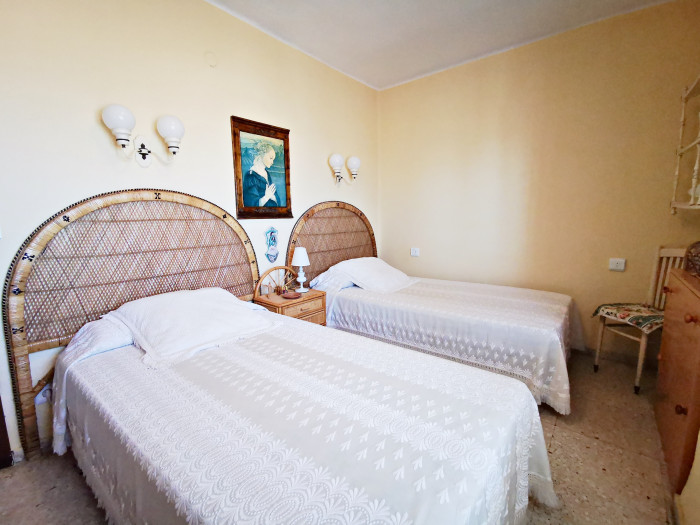 Apartamento, primera línea, en Gandia (se puede hacer albergue)